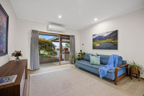 The Nook - Accommodation Guide 1