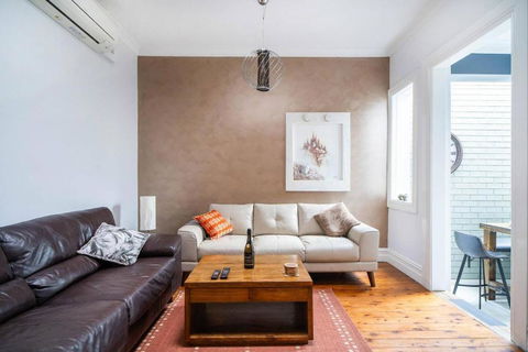 The Young - A Peaceful Parkside Delight - Accommodation Asia 3