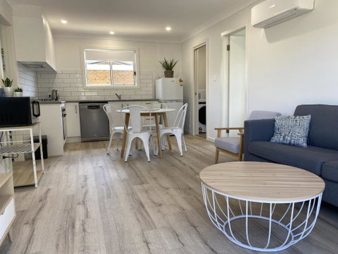 THEL14A - Lucky Burra - Accommodation Guide 0