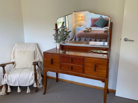 Three Island Escape - Dover - Accommodation Guide 2