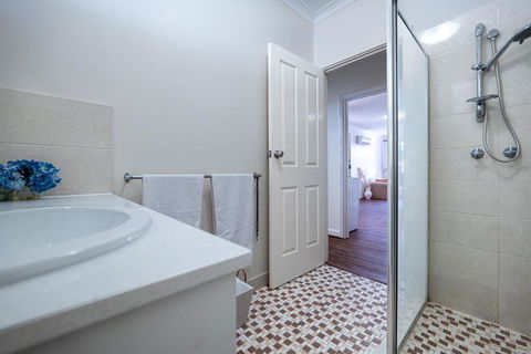 Warmth House Nr Airport 2rooms 5beds Yard N Parking - Accommodation China 3