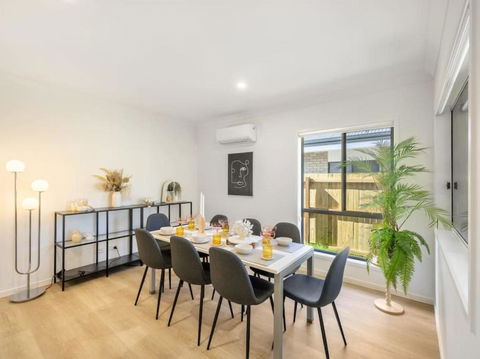 Well-decorated 4BR Family Home Steps To Mall - Accommodation Asia 1