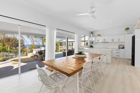 WHITE BEACH HOUSE High On Belmore, PETS Welcome - Accommodation Asia 0