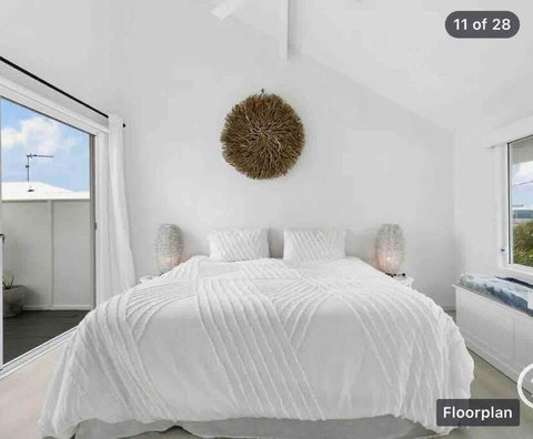 WHITE BEACH HOUSE High On Belmore, PETS Welcome - Accommodation Asia 1
