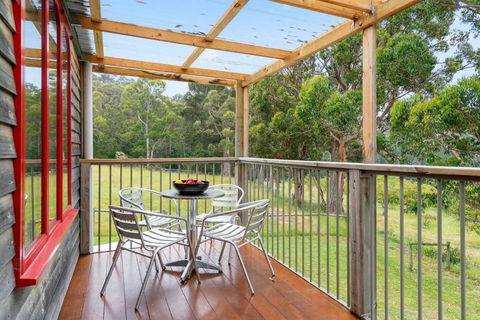 Wine Loft - Cosy Country Retreat With Ocean Views - Accommodation Asia 3