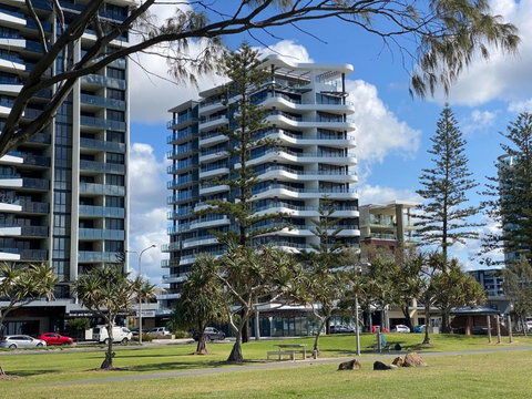 X Kirra Apartments - Accommodation Guide 3