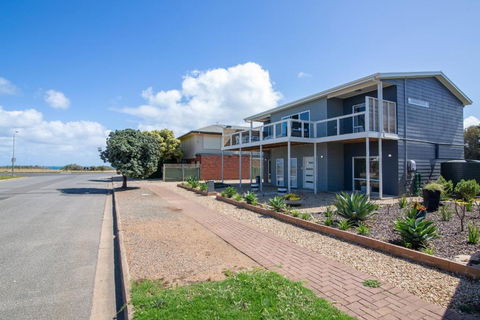 Xanadu - Aldinga Beach - C21 SouthCoast Holidays - Accommodation Guide 1