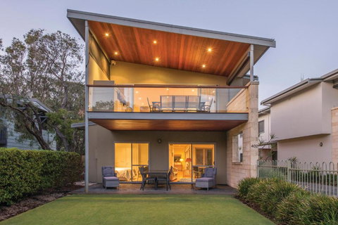 XYZ Holiday Home - Accommodation Guide 1