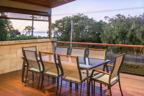 XYZ Holiday Home - Accommodation Guide 3