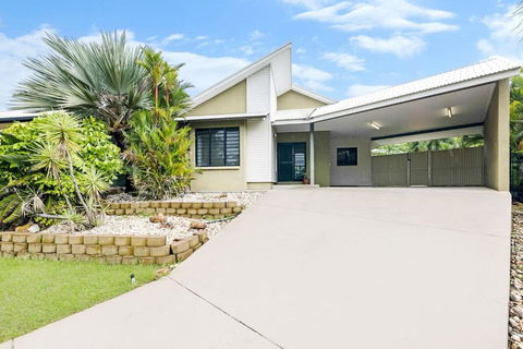 Ah Mat Bungalow - Tropical Darwin Stay With Pool - Accommodation Guide 1