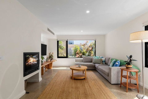 Ocean Spray - Accommodation Guide 0