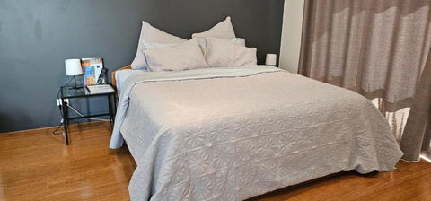 Private King Bed Guest Suite - Accommodation Asia 1