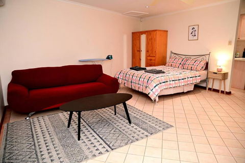 Spacious Studio In AliceSprings QueenBed+KSAirbed - Accommodation China 0