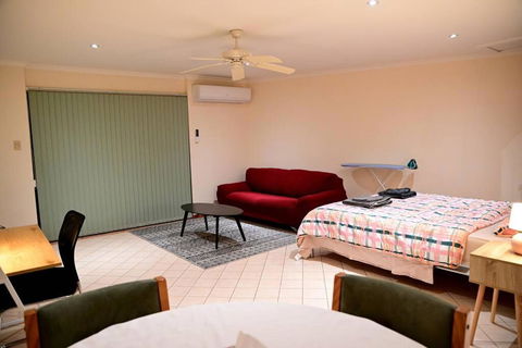 Spacious Studio In AliceSprings QueenBed+KSAirbed - Accommodation China 1