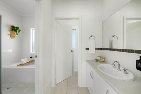 YARLU By Silver Sands - Accommodation Guide 1