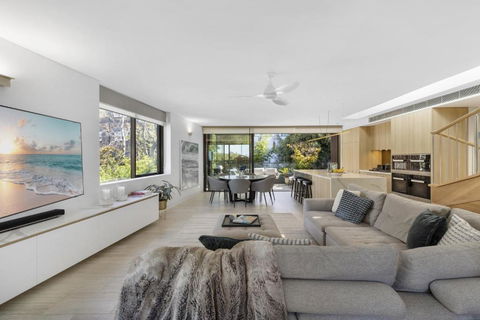 YAWA1B - Bellevue Hill Penthouse - Accommodation Guide 1