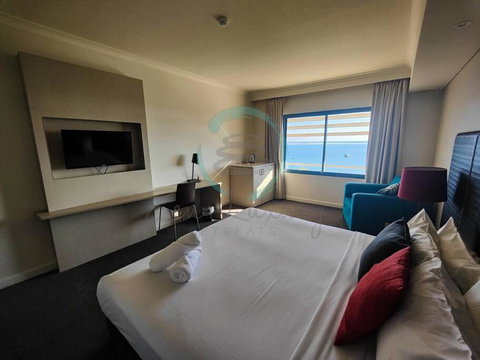 ZEN88 ESPLANADE: Hotel Suite W/ Ocean/Sunset Views - Accommodation Guide 0