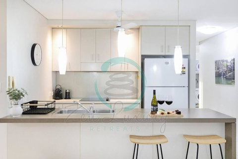 Zen On Stuart: 3-BR Penthouse Pad + Pool + BBQ - Accommodation Asia 0