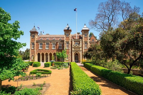 Perth Scavenger Hunt: Perched On A Swan - Accommodation Guide 0