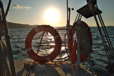 Townsville Small Group Early Morning Sailing Cruise Boat Tour Charter Hire - Accommodation China 0