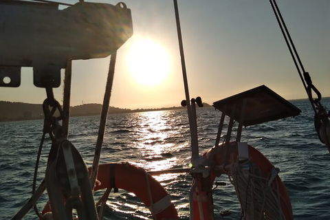 Townsville Private Hire Sunset Sail Sailing Cruise Boat Tour Charter Experience - Accommodation Asia 4